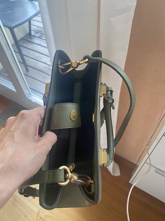 Taschen für Damen: Charles & Keith Handtasche – Neu und originalverpackt aus Zürich von SerainaVon 1