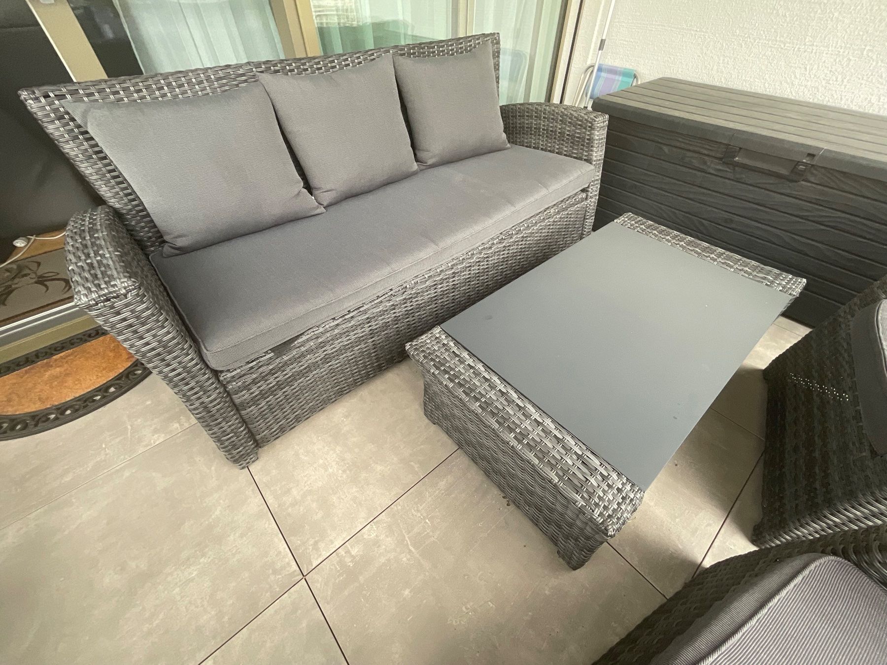 Set de table et chaises: Gartenmöbel Set Rattan Optik Grauer Stoff 4-teilig – D'occasion à Hölstein par Mawer2 2