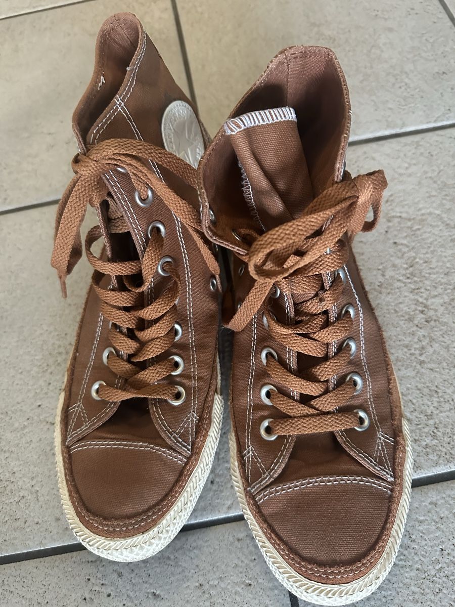 Converse Chaussures femmes: Converse All Star Camel Gr 40 – D'occasion à Sierre par Tracy83