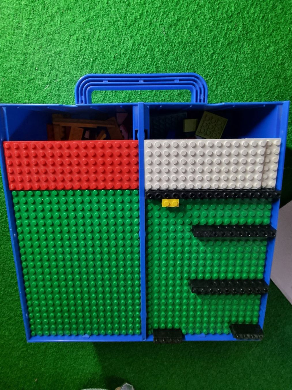 Lego Spielzeuge: Lego Box mit vielen Bauteilen Lot – Gebraucht aus geroldswil von Gumball1 3