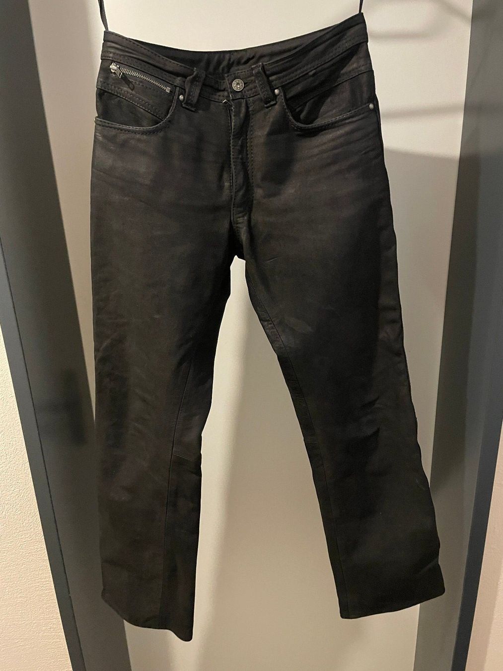 Lotti di vestiti: Motorradbekleidung - Lederhose – Usato da Beromünster venduto da Cello63