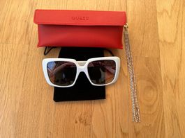 Guess Sonnenbrille im Retro Look - ideal fur den Sommer