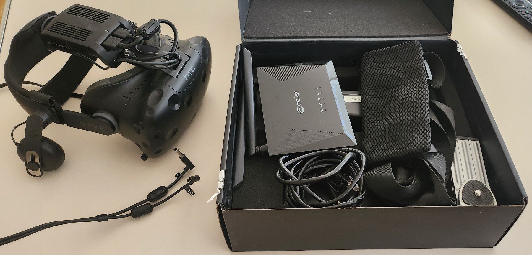 HTC VR Brille: HTC VIVE VR + PRO + TPCast WIRELESS HDMI - like new/enhanced – Gebraucht aus Zollikerberg von sandokanhaus 6