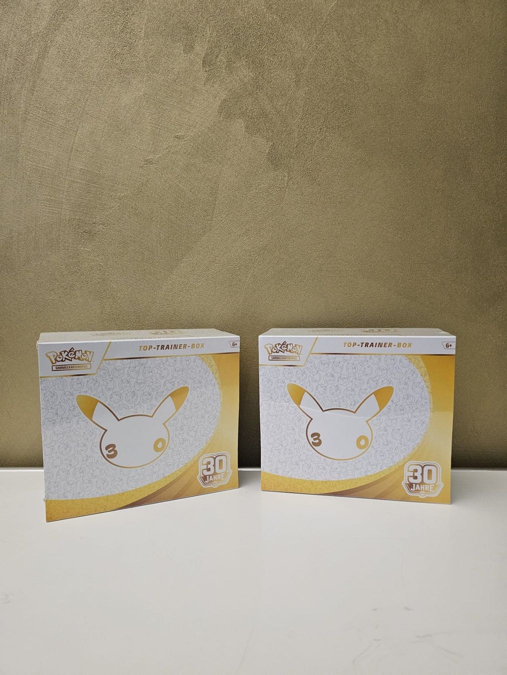 Pokémon Sammelbilder & Trading cards: Pokemon Top Trainer Box 30th Anniversary – Neu und originalverpackt aus Davos Platz von bongo007