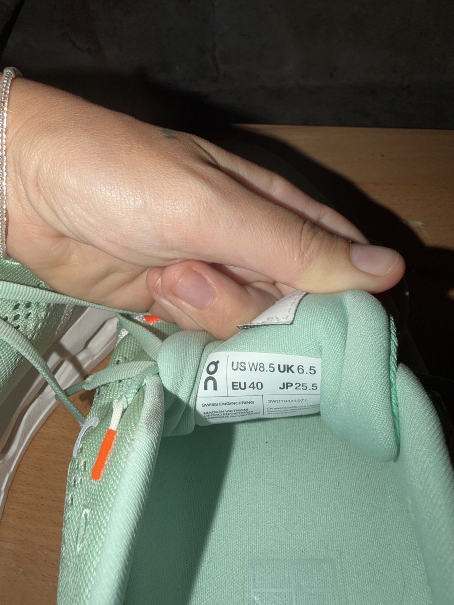 On Scarpe da uomo: On Cloud Laufschuhe 40  – Usato da Appenzell venduto da samirakeller 3