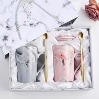 Mr & Mrs Tassen Set 400ml mit Löffel & Deckel – Geschenkbox