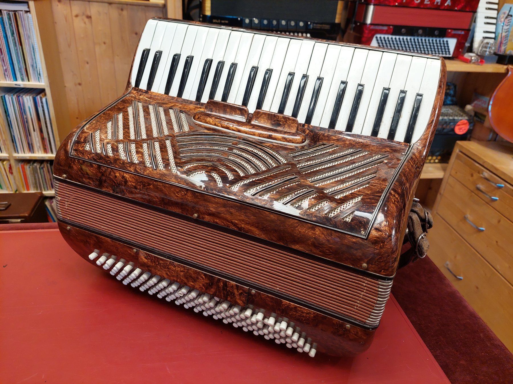 Instruments de musique: Akkordeon - seltenes Modell – Défectueux à Davos-Platz par musikhauskollegger 2