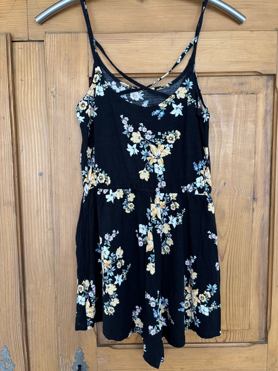 H&M Tute: Blumen-Jumpsuit – Usato da Solothurn venduto da skillsine 1