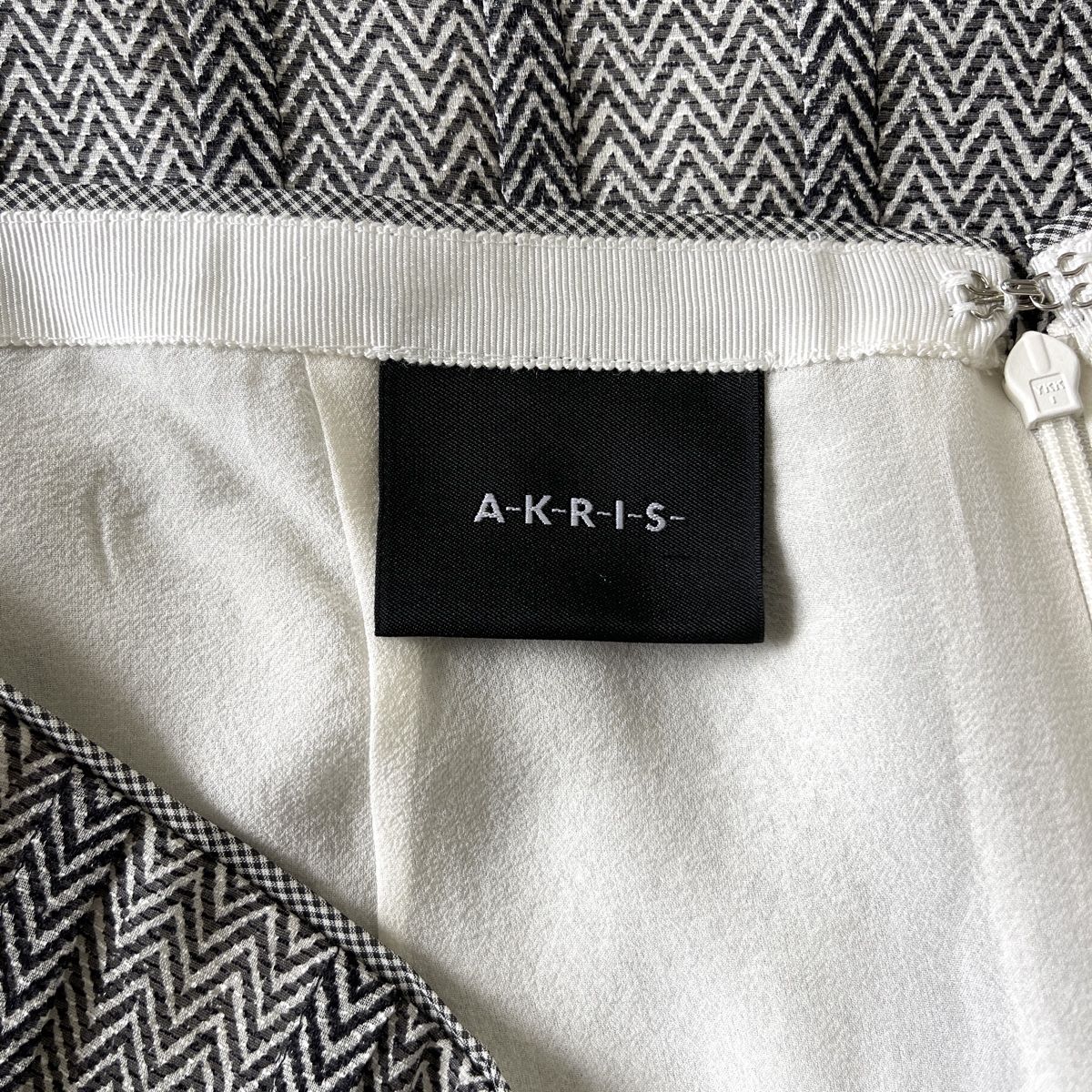 Akris Gonne: AKRIS Silk Skirt – Nuovo (secondo la descrizione) da Freienbach venduto da Avviivva_Shop 7