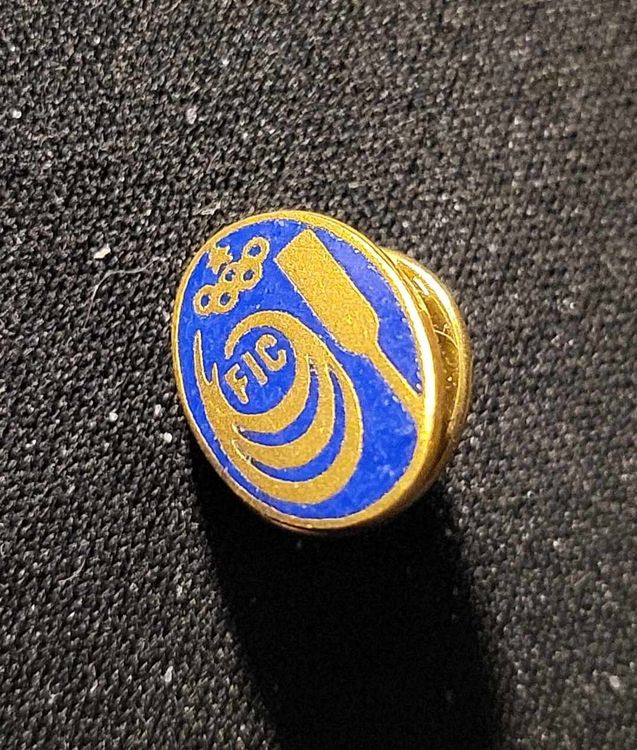 Pin's Bouton Italy Rowing Federation (D'occasion) à Yvorne pour CHF 1.5 ...