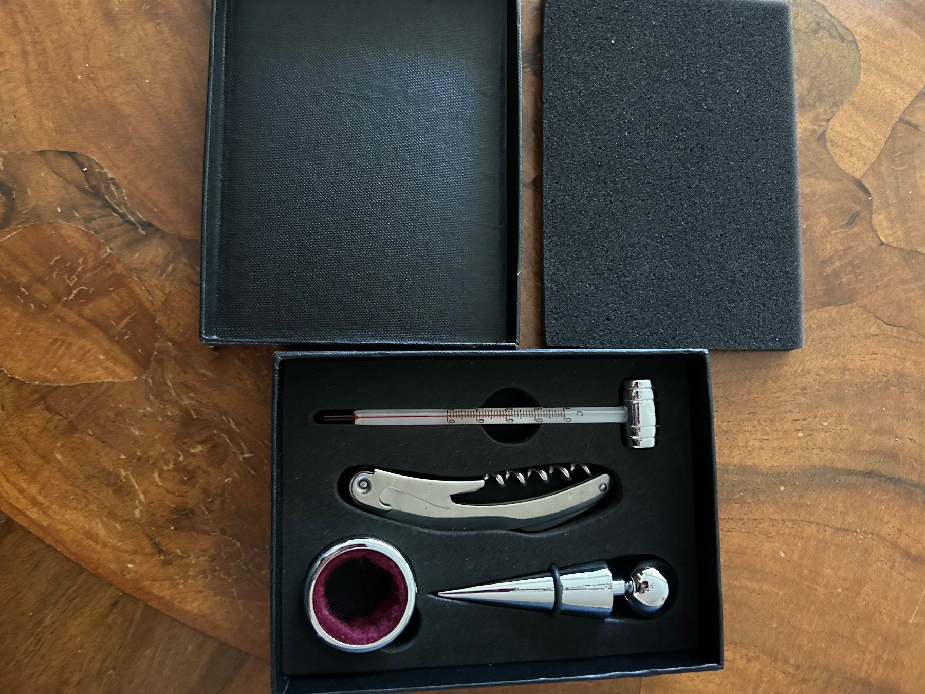 Apribottiglie & Tappi per chiusura: Weinset inkl. Box – Usato da Riehen venduto da goretto