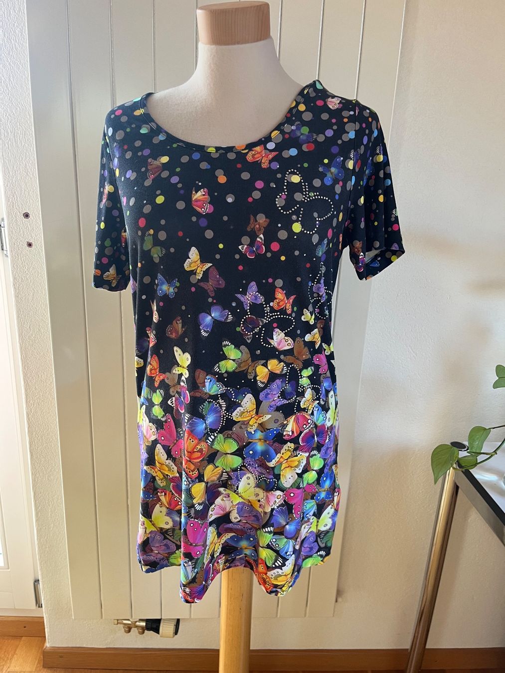 T-shirt: Tunika / T- Shirt / Schmetterlinge / Gr. 38 – Usato da Hünibach venduto da s.leptir