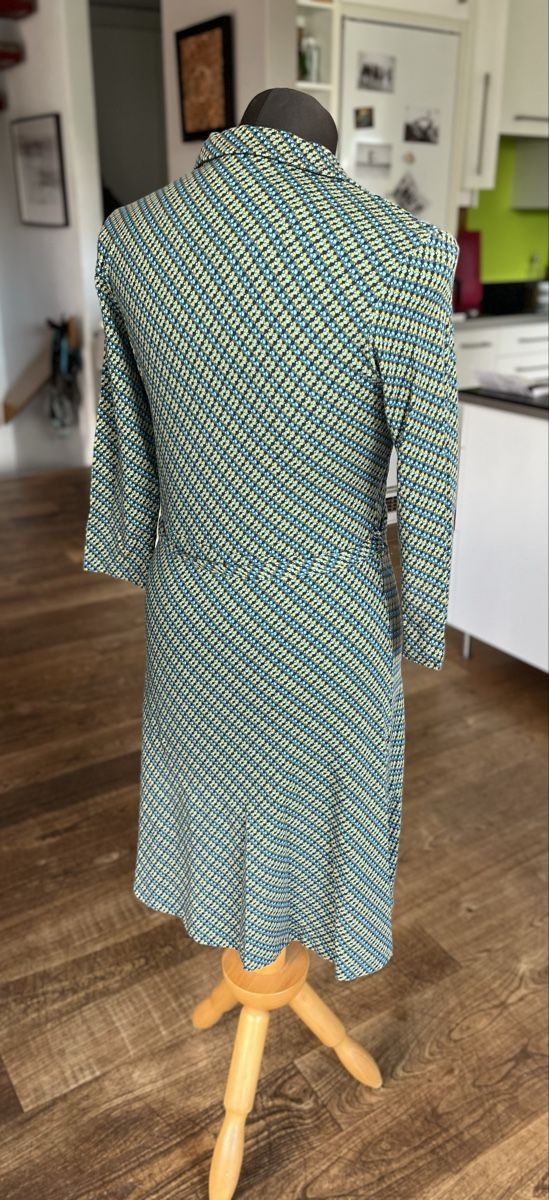 Robes: Damenkleid von Lykka – D'occasion à Fribourg par Zurbiene 1