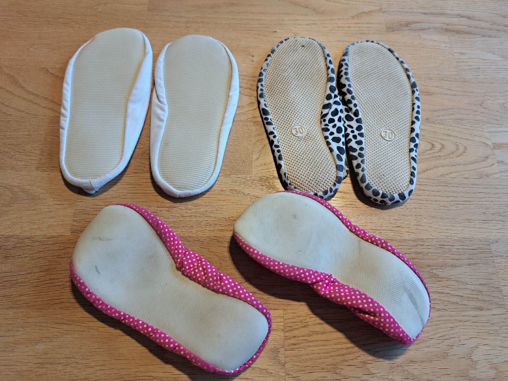 Scarpe per ragazze: Turnschläppchen Gr. 30 je Paar Turntäppli Gerätschuhe – Usato da Bergdietikon venduto da Staphylococcus 3