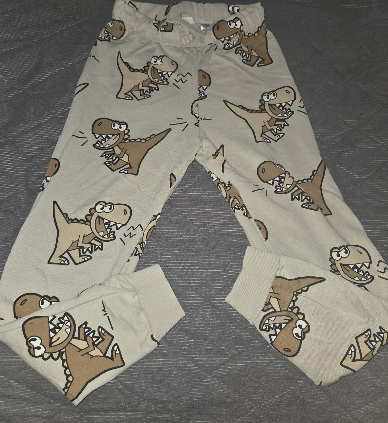 Pantaloni: Dino hose, Grösse 140, – Usato da Utzenstorf venduto da Ernie_und_Bert
