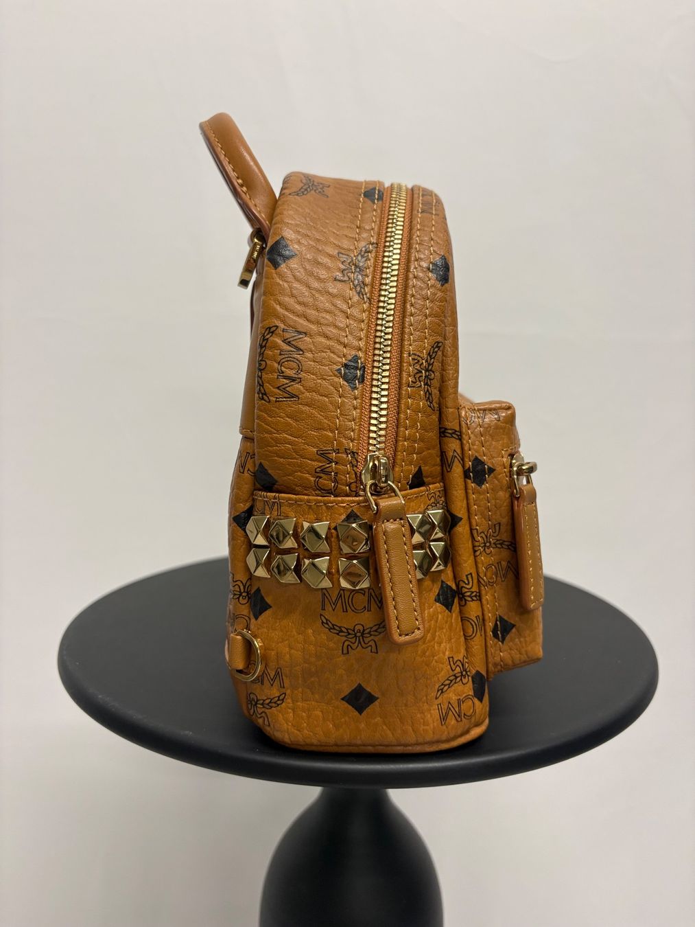 Mcm Borse da donna: MCM X-Mini Stark Bebe Boo Side Studs Rucksack in Cognac – Nuovo (secondo la descrizione) da Regensdorf venduto da secondchancefashion 4