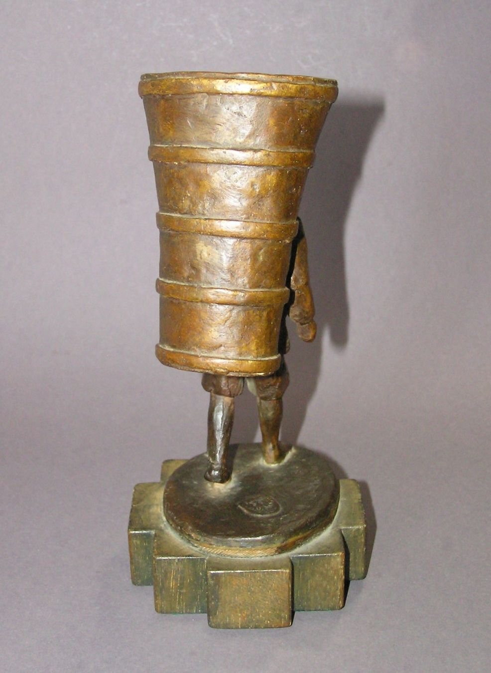 Statuette: WERNER ROMANG BRONZE BUTTENMANN – Usato da Grenchen venduto da Antique-hunter 2