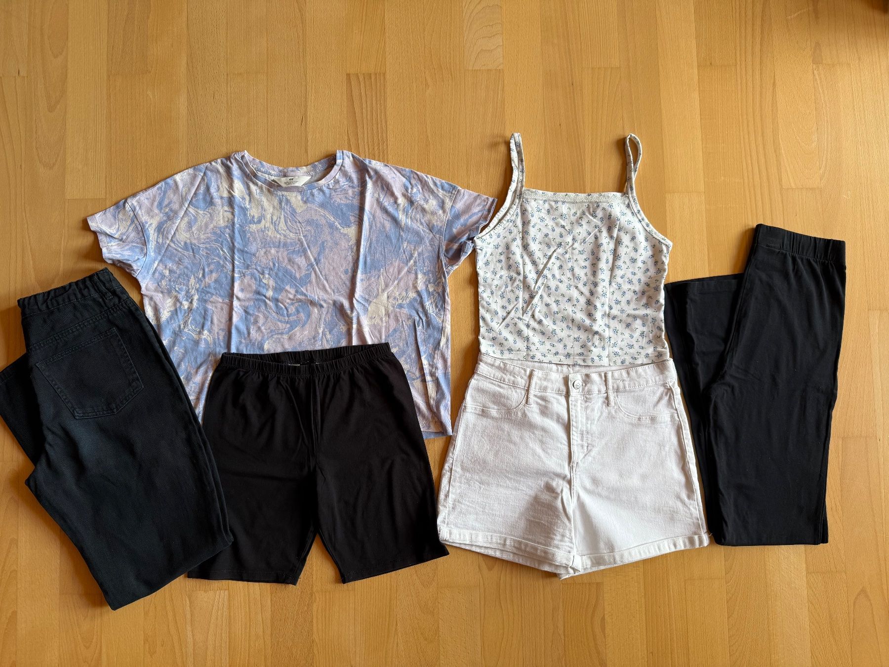 H&M Lotti & Set di vestiti: Mädchen Kleiderpaket Marmor 170, teils neuwertig – Usato da Wattenwil venduto da Lilanat