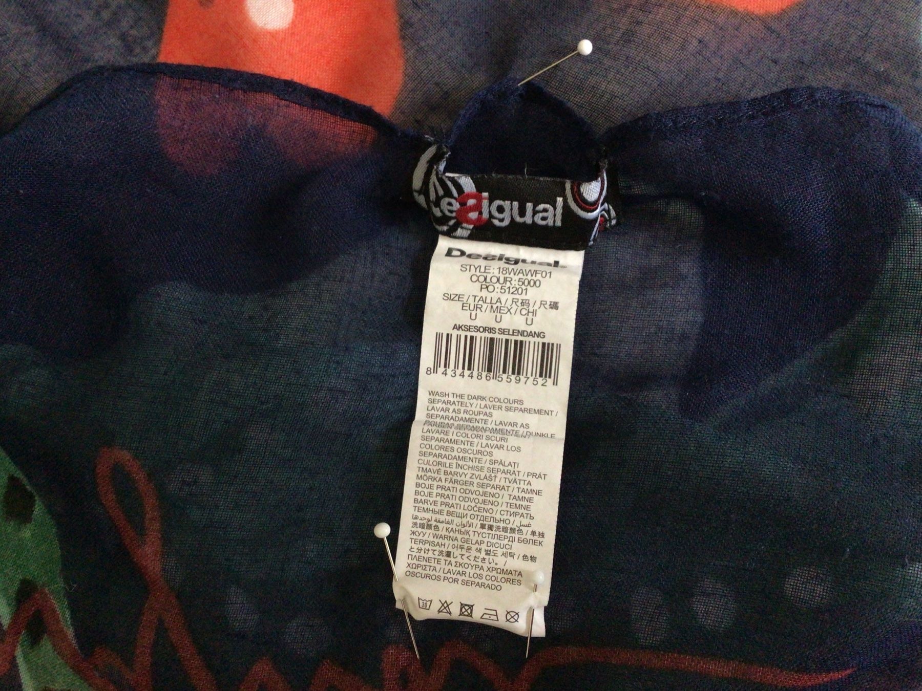 Desigual Foulard & Sciarpe: Desigual Schal 110cm x 190cm – Usato da Frauenfeld venduto da Stehojen 3