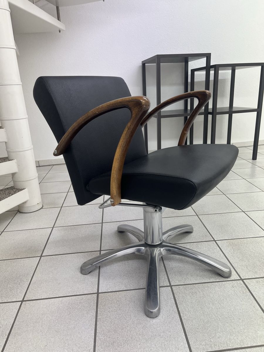 Sedie: Coiffeurstuhl mit Pumpe / Friseur Stuhl – Usato da Bösingen venduto da riedom01 1