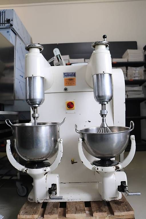 Küchengeräte: Batteuse Artofex  Bloc  2 batteurs pour crème masse – Gebraucht aus Etagnières von sav_lwd5