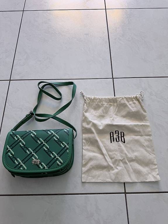 Taschen für Damen: A3B Shoulderbag Grün – Gebraucht aus Urtenen-Schönbühl von nino.cio 1