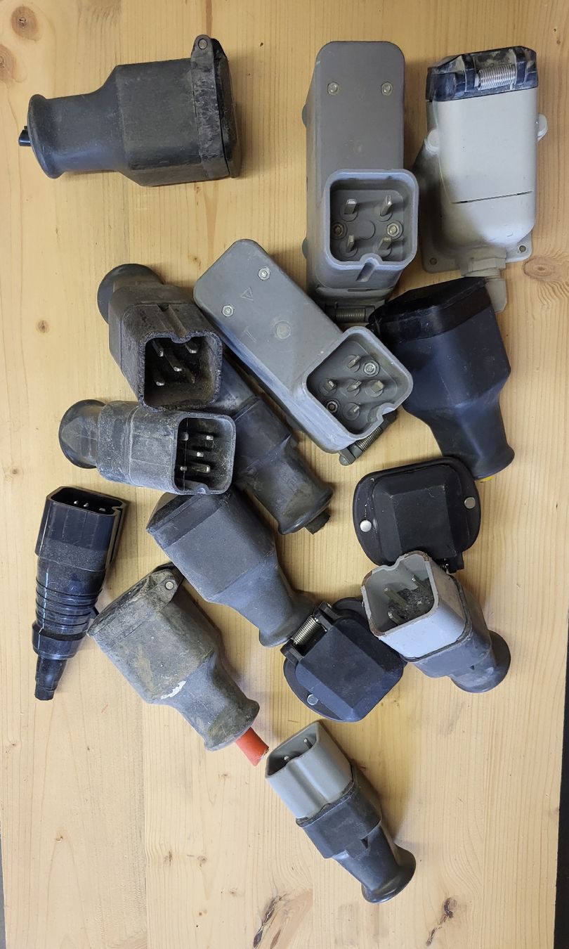 Stecker: Diverse Stecker und Kupplungen I15 – Gebraucht aus Alpnach Dorf von str_jdw2