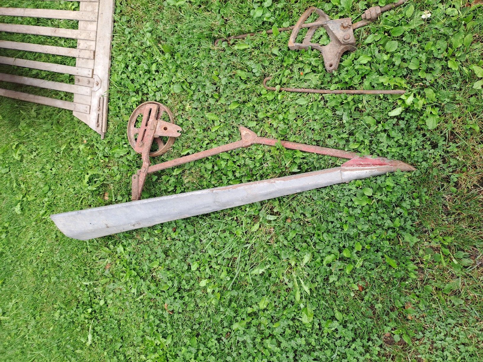 Alle Maschinen: Getreideablegevorrichtung Fahr – Gebraucht aus Riedtwil von Scania94D- 1