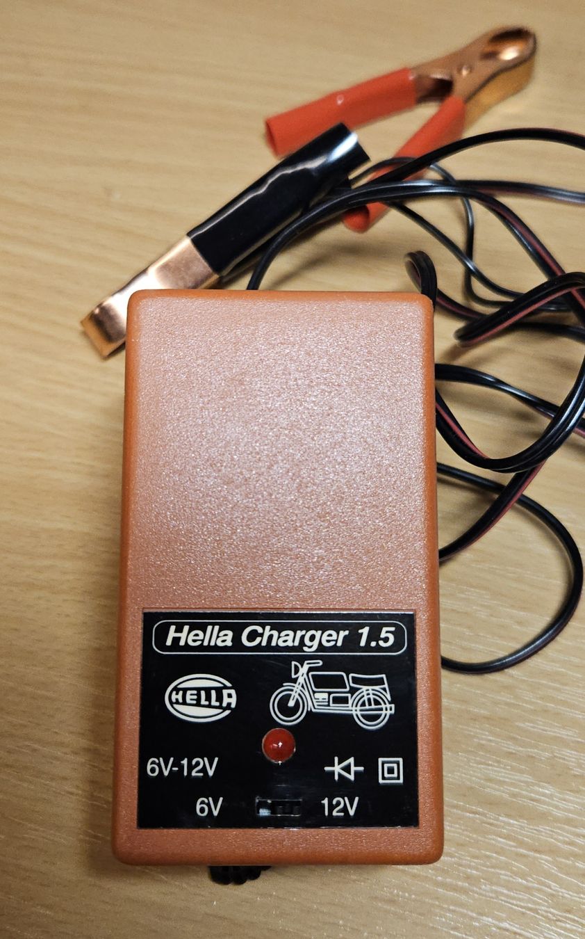 Caricabatterie: Motorradbatterie Ladegerät 6 &12 Volt – Usato da Zwillikon venduto da Funfun 1