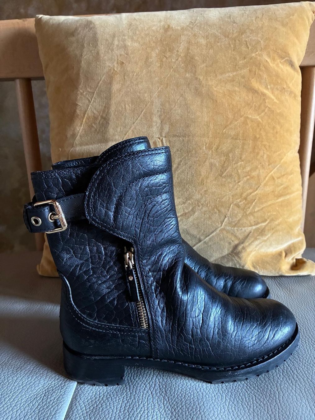 Louis Vuitton Scarpe da donna: LOUIS VUITTON – Usato da Rümlang venduto da har_z6qv 3