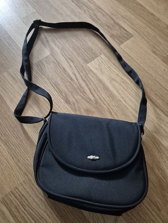 Schwarze Handtasche – Klassisch & Praktisch!