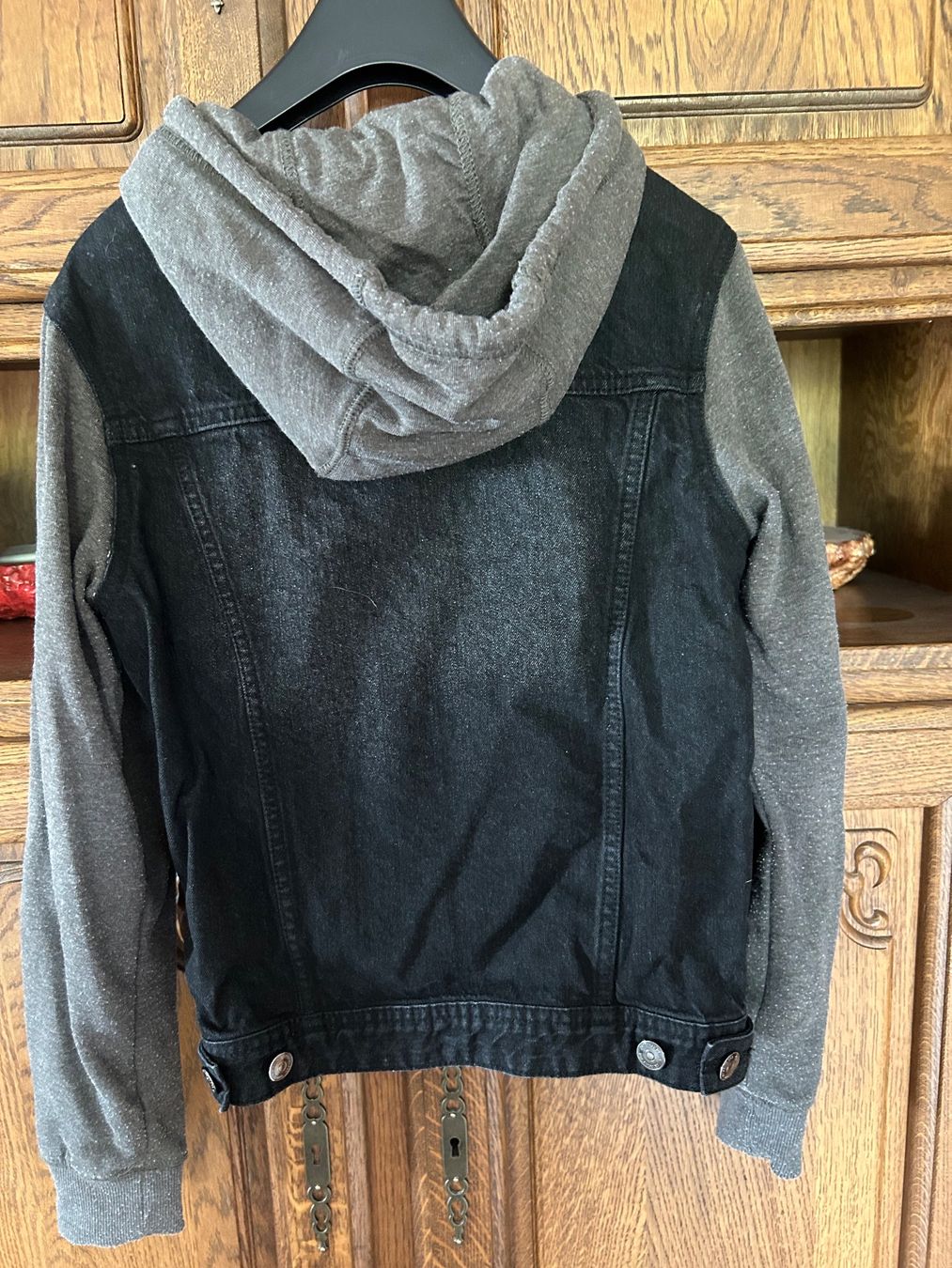 Giacche: Veste jeans à capuche – Usato da Montsevelier venduto da Batson 1