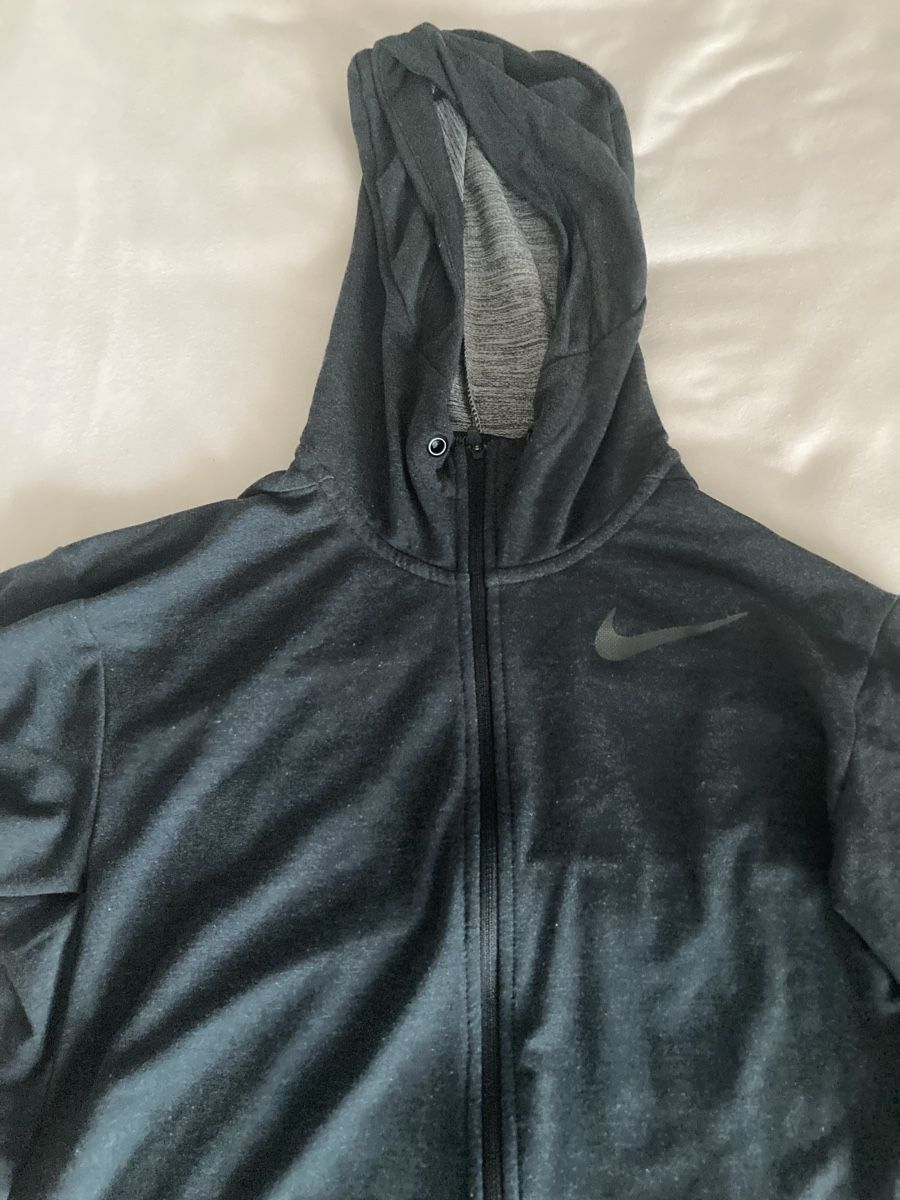 Nike Giacche: Nike Dri-Fit Trainingsjacke Gr. S Dunkelgrau – Usato da Staad SG venduto da gab_7dr9 1