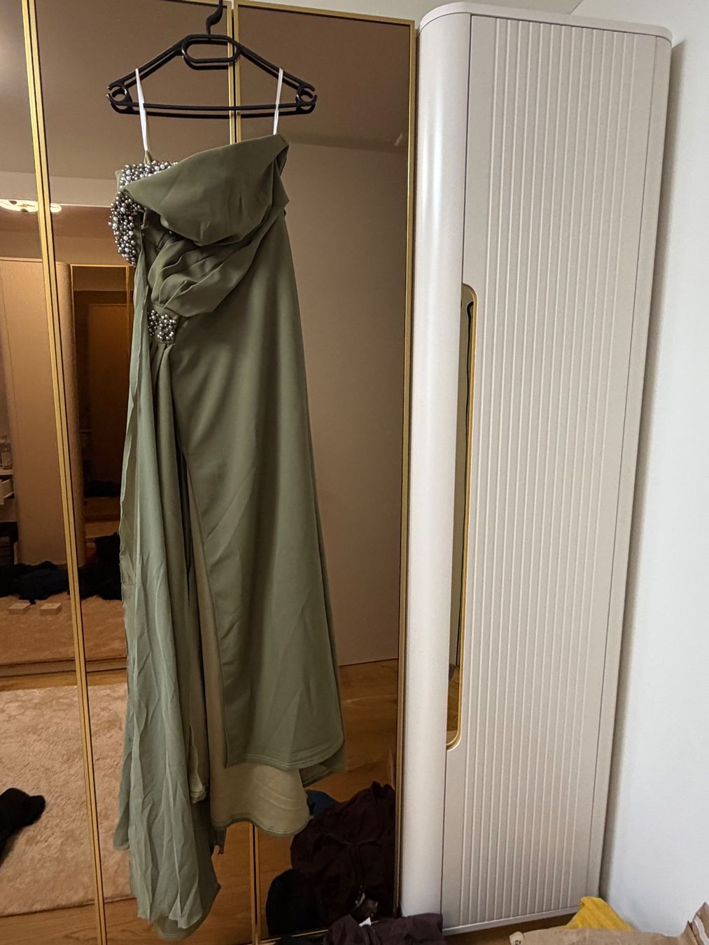 Vestiti: Abendkleid olive Grösse M mit Perlen – Nuovo (secondo la descrizione) da Bülach venduto da egz_nrn5
