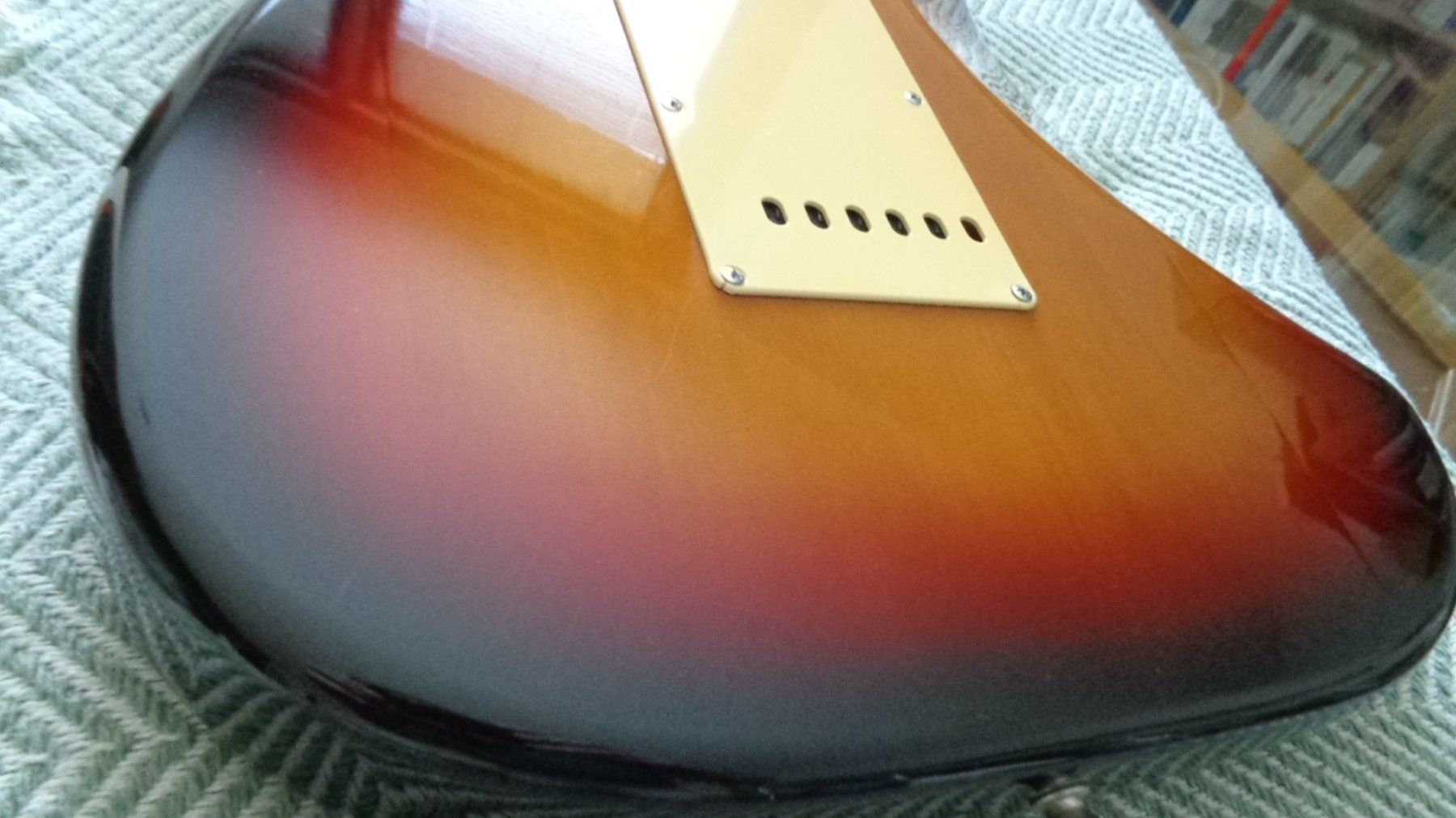Fender Musikinstrumente: Fender Stratocaster N Serial Three Tone Sunburst 1993/4 – Gebraucht aus Pianezzo von JapanGuitars 9