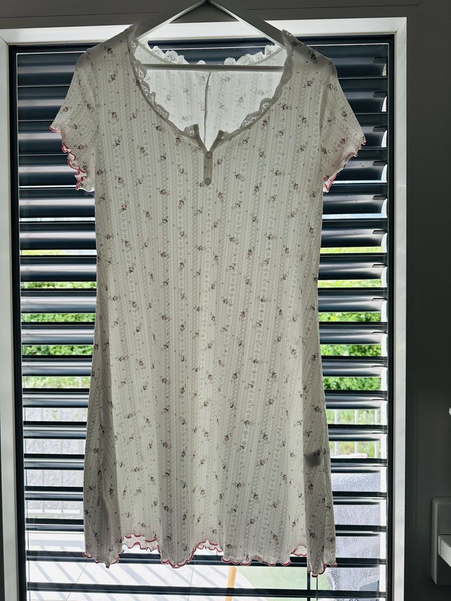 Kleider: Robe  – Neu und originalverpackt aus St-Pierre-Clages von yan_t6wn
