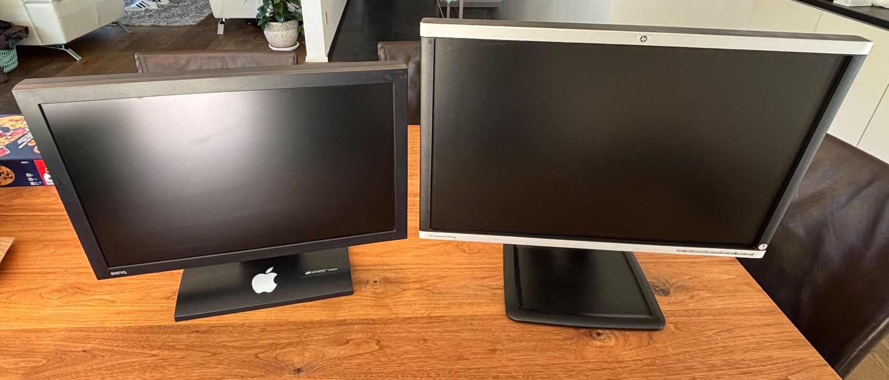 Monitor: 2 Monitore 20 und 24“ – Usato da Schötz venduto da sky3000
