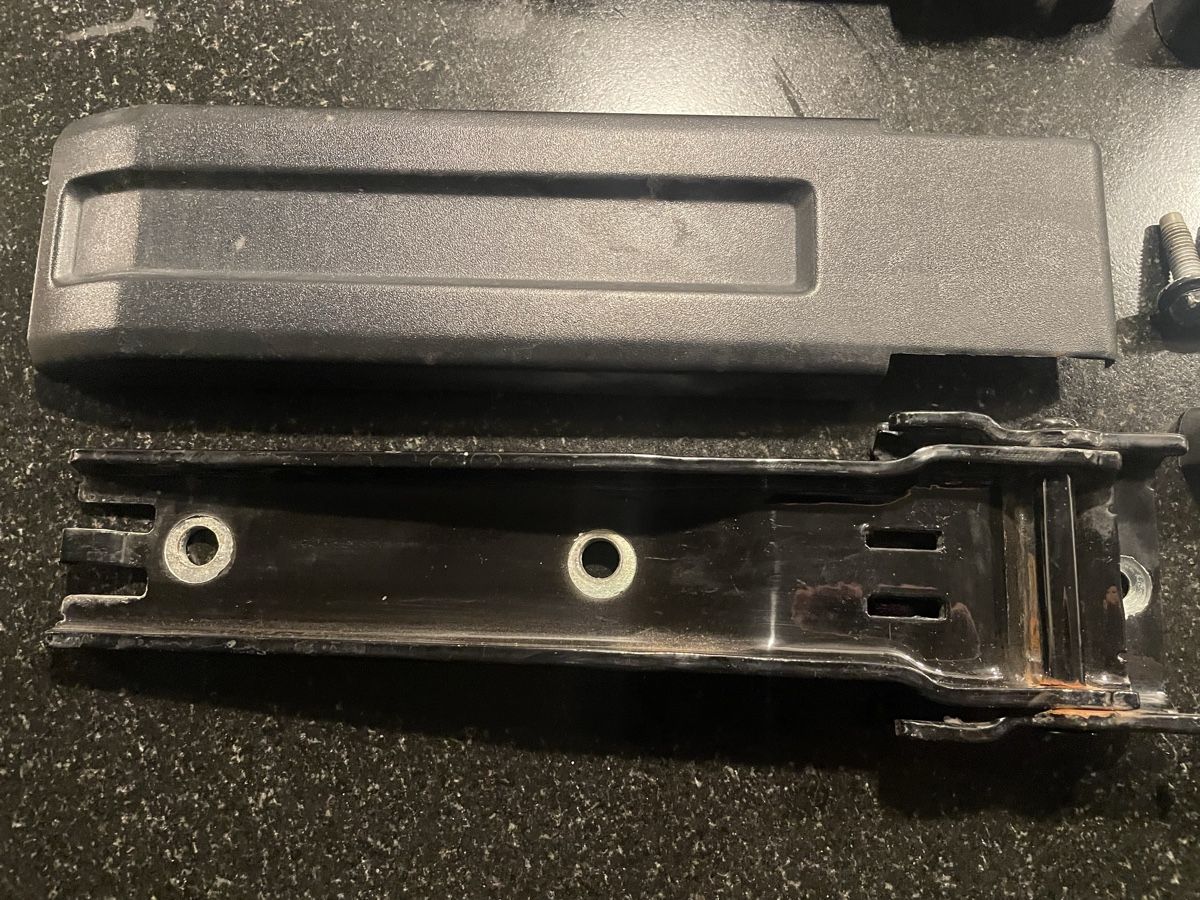 Mopar Tutti pezzi di ricambio auto: Jeep Wrangler JK Tailgate Scharniere – Usato da Inwil venduto da DiNozzo01 1