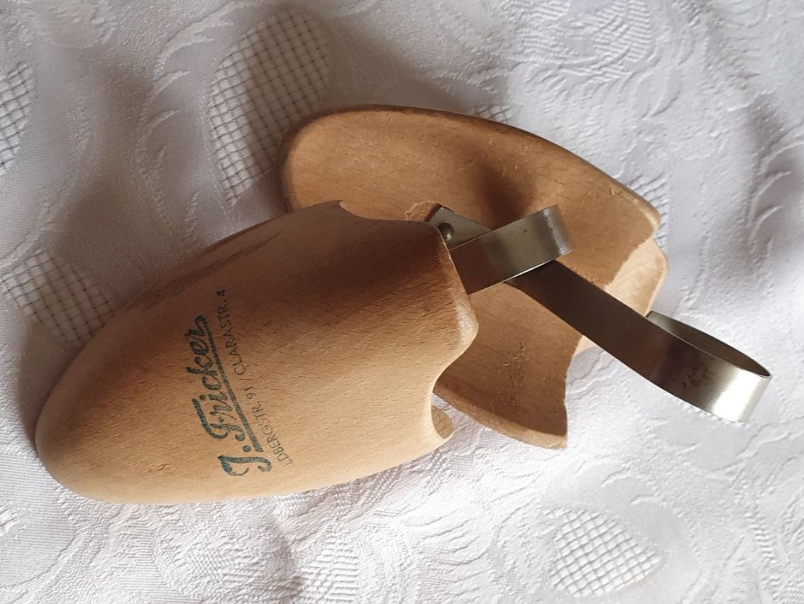 Scarpe da uomo: Kleines Schuhspanner Paar – Usato da Läufelfingen venduto da jac_vp95 2