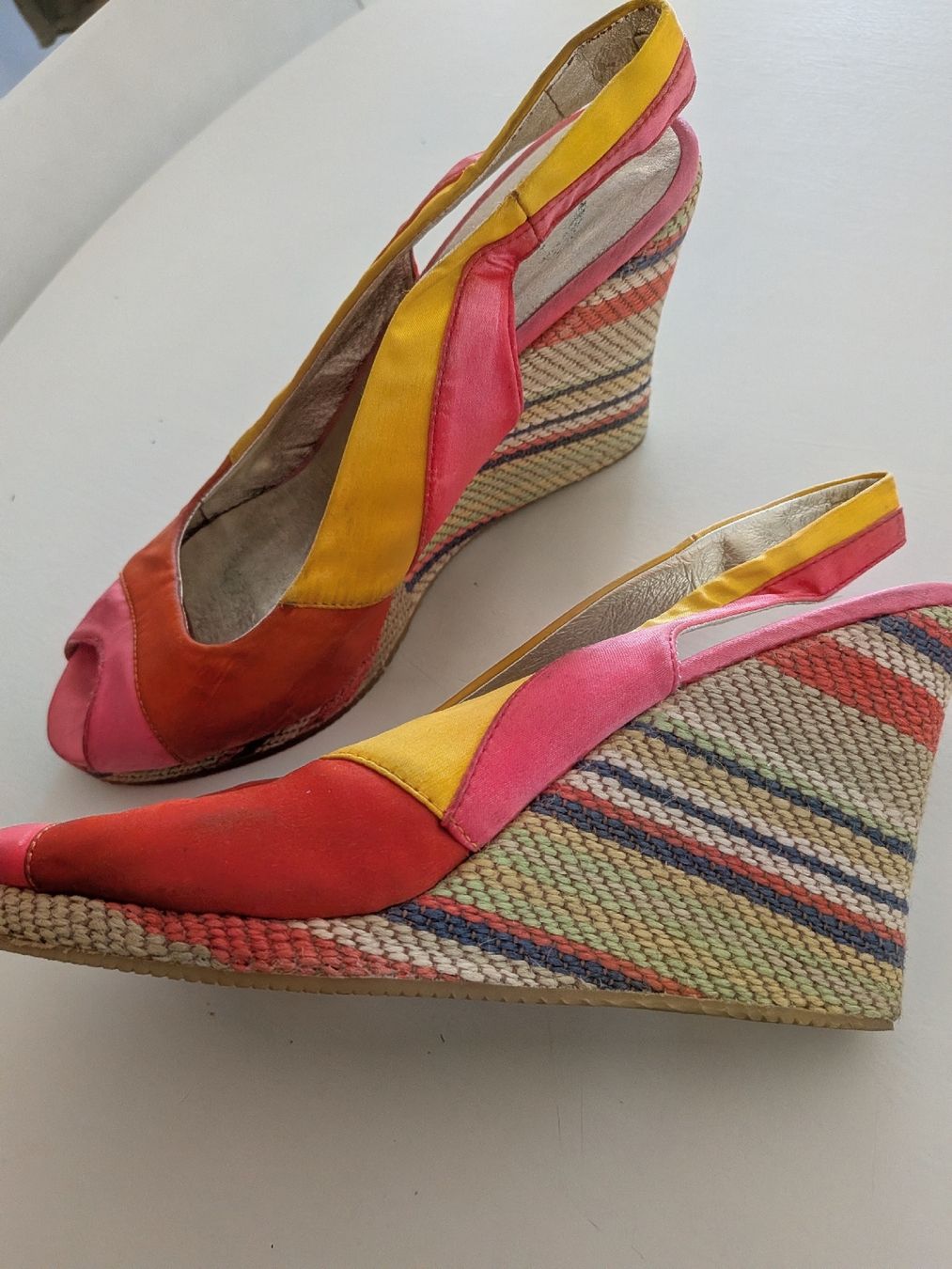 Scarpe da donna:  Bata Keilabsatz Sandalen farbig Gr 39 – Usato da Basel venduto da JJ.Elena 1