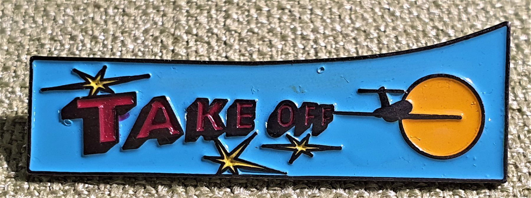 Placchette & Badge: M921 - Pin Flugzeug TAKE OFF – Usato da Reinach BL venduto da Boston-Verkauf