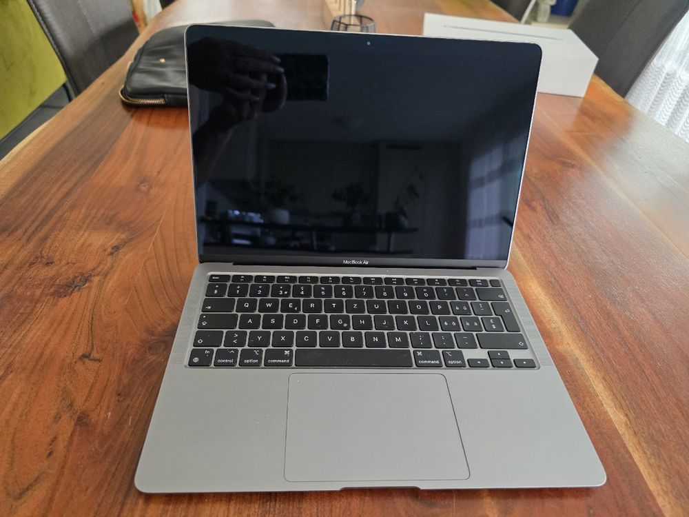 Apple Notebook: MacBook Air 13-inch – Nuovo (secondo la descrizione) da Oberbuchsiten venduto da Steffi_meister 1