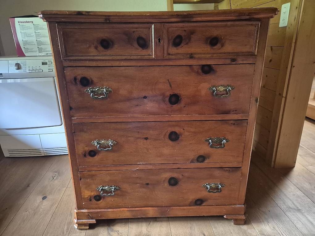 Commodes: Commode  – D'occasion à La Comballaz par clm_5n2q
