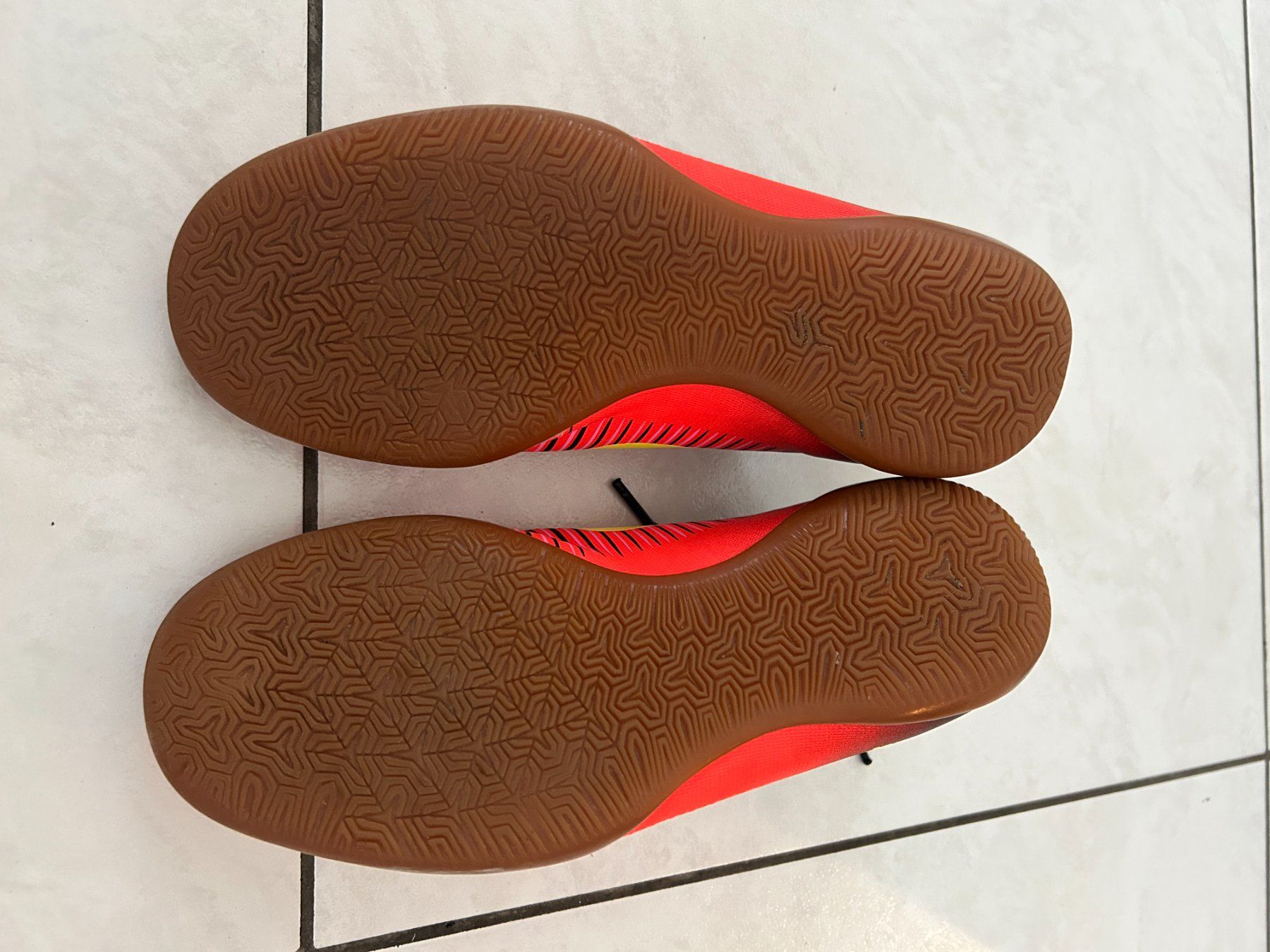 Nike Scarpe per ragazzi: Hallenschuh Nike Gr.36 – Usato da Emmenbrücke venduto da LuTi80 2