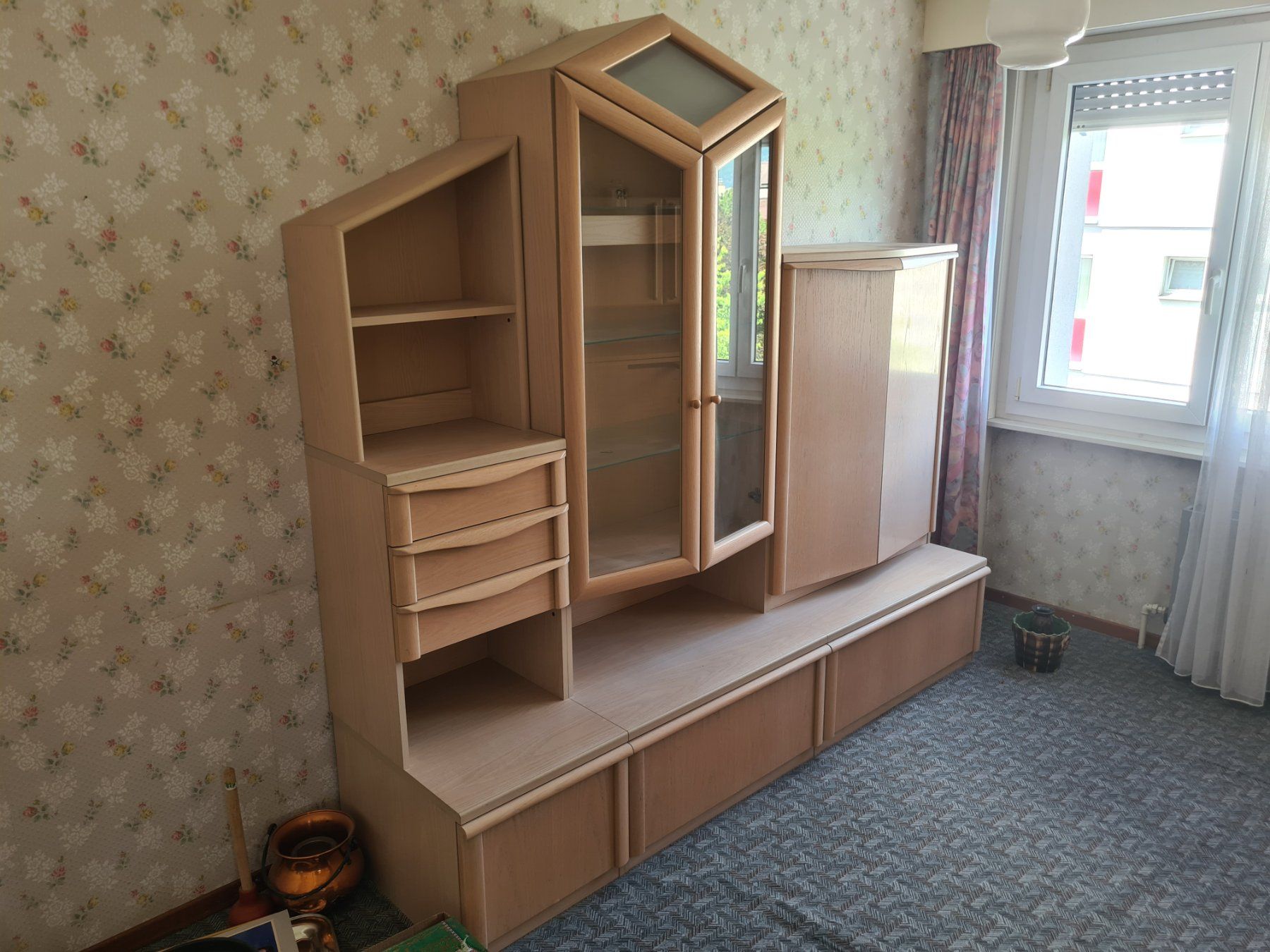 Vitrinen: Grand buffet vintage avec vitrine et rangement – Gebraucht aus Monthey von 187-zeroo 2