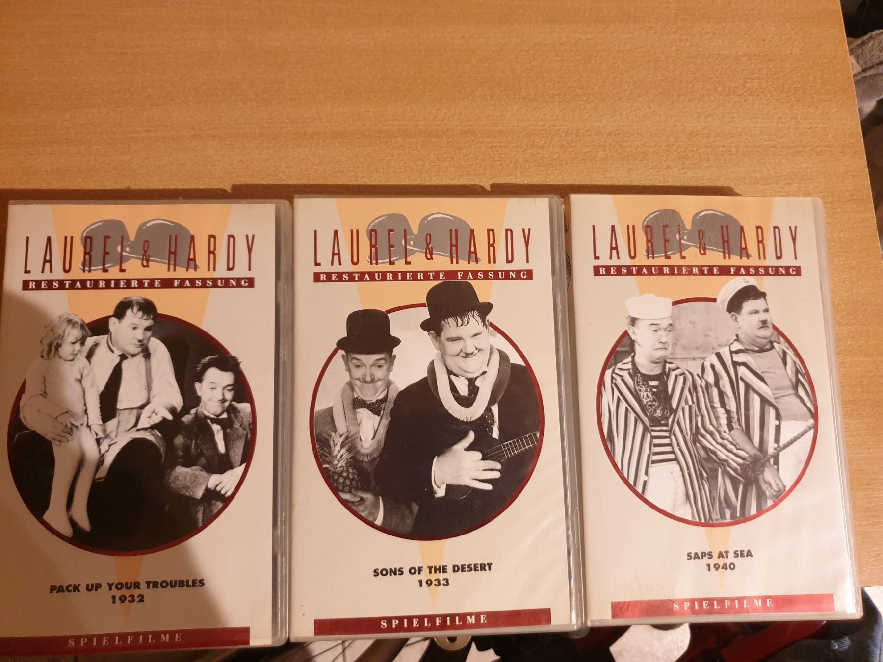 Tutti i VHS: Laurel & Hardy: 3 VHS Klassiker, restauriert – Usato da Kulmerau venduto da fel_r5fj