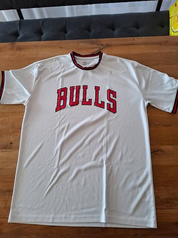 T-shirt: Chicago Bulls New Era T-Shirt – Usato da Niederuzwil venduto da Liberatopixel