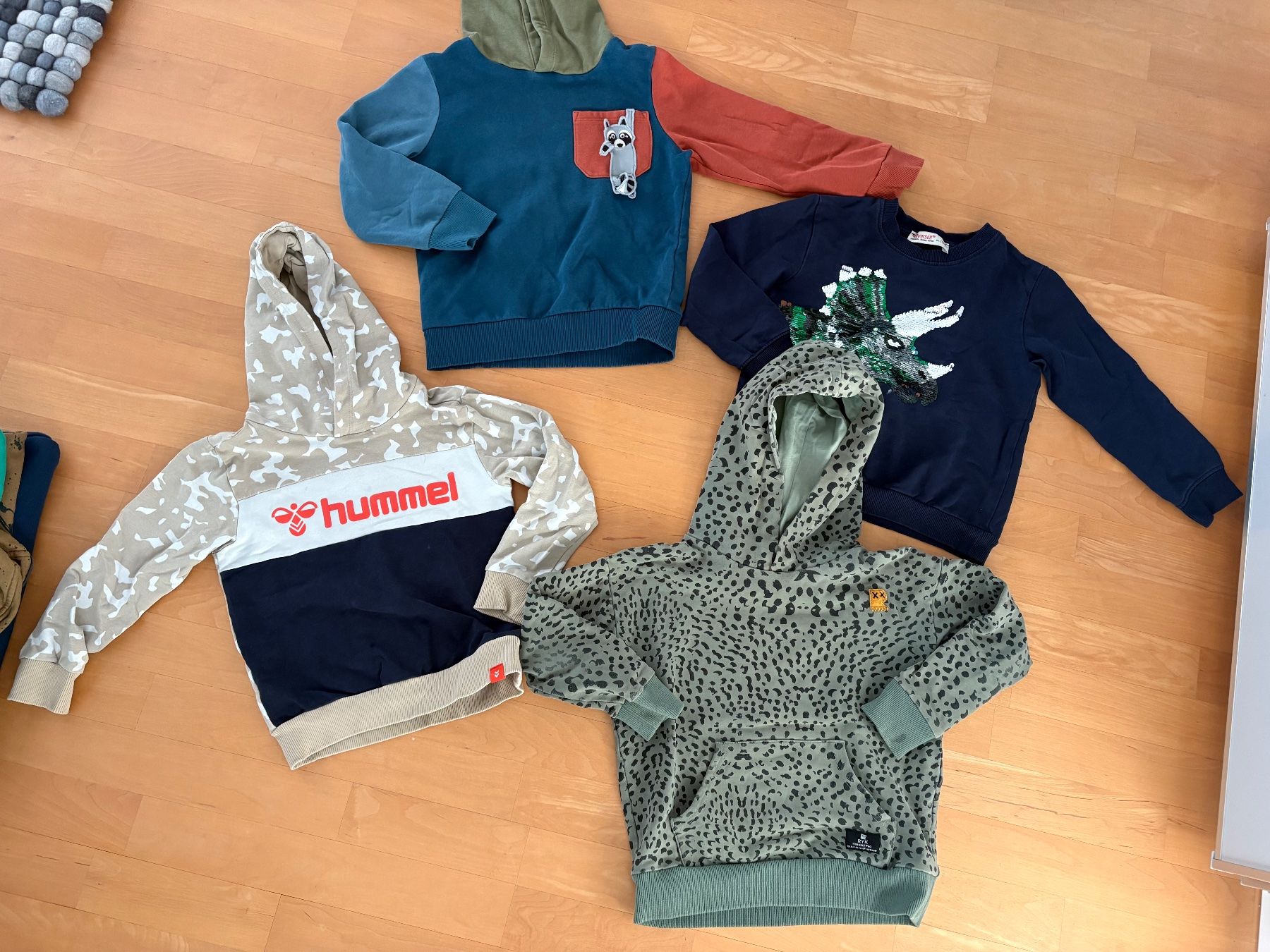 Lotti & Set di vestiti: Herbst-/ Winter Pullis Gr 110/116 – Usato da Züberwangen venduto da biene_83