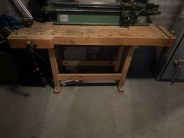 Massive Schreiner-Hobelbank aus Holz – traditionelle Werkban