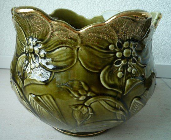 Vasi per fiori: Ancien cache-pot en barbotine / Alter Tonschlicker-Übertopf – Usato da Cortaillod venduto da Matteo18